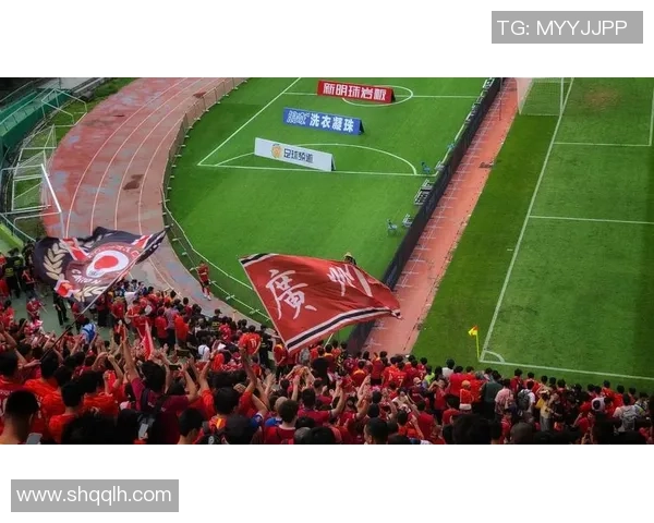 广州足球队团队协作能力提升显著创新高引发广泛关注与讨论 广州足球队团队协作能力提升显著创新高引发广泛关注与讨论